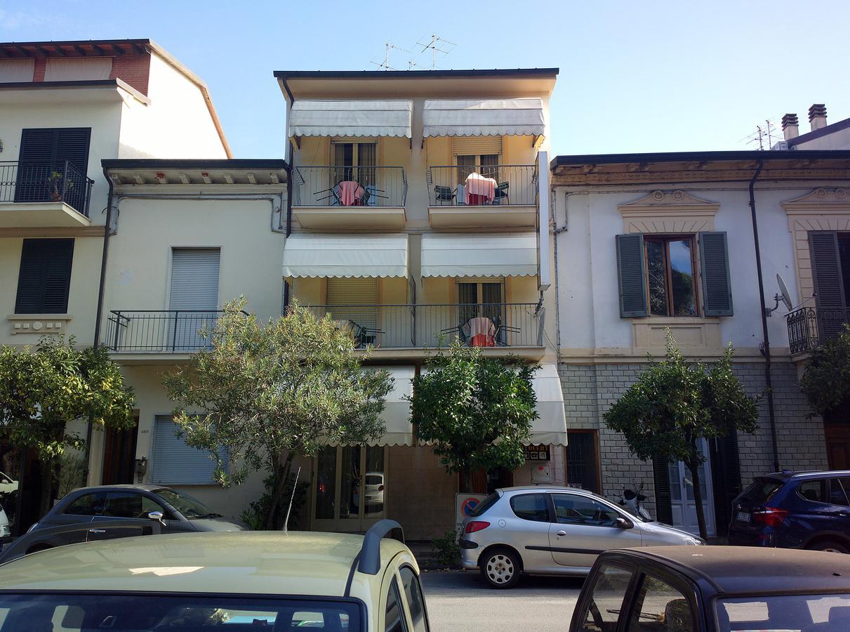 Hotel Delhy Viareggio Exterior photo